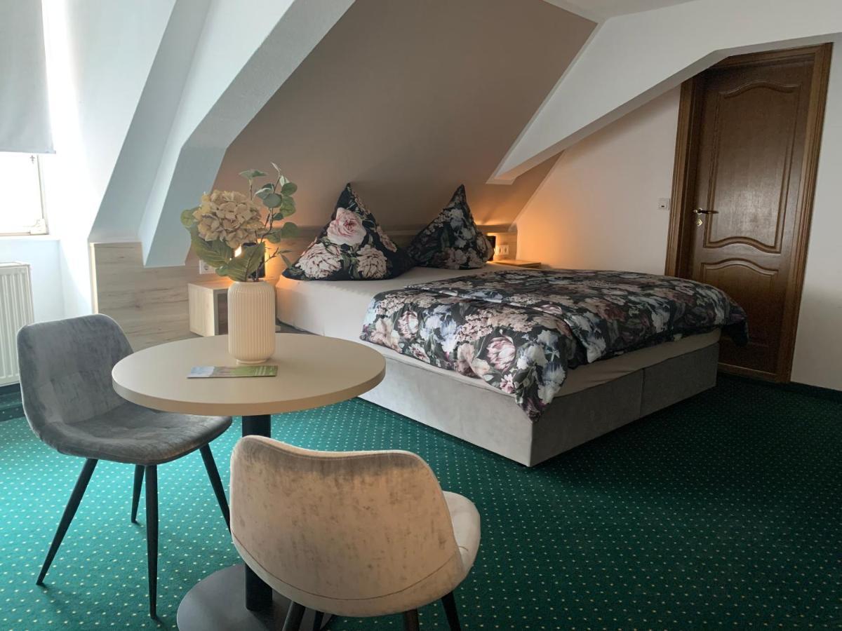 Hotel Zur Post Blieskastel Esterno foto